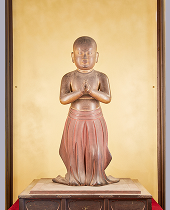 The statue was constructed with pieces of wood, with the eyes made of crystal 
The wooden statue of “Namu Buddha Taishi” 